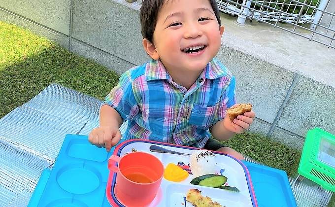 3歳　自分で食べない